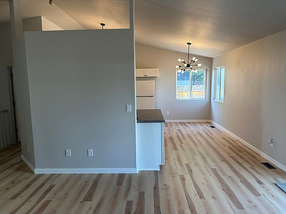 4th image of 203 52nd Ave