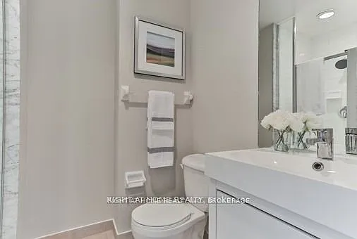 700 King St W #813 — Photo 13