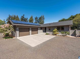 100 Twin Fawn Ln, Sequim, WA 98382