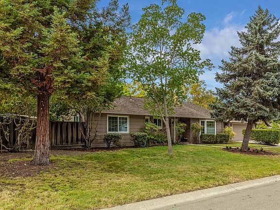 3rd image of 18970 Fernbrook Ct