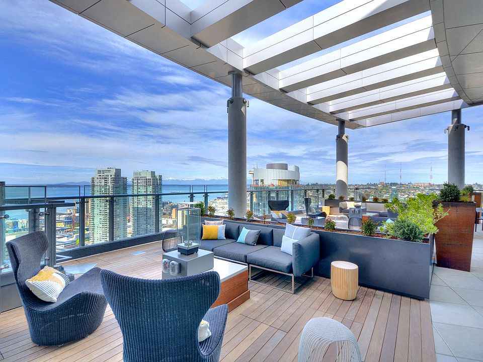 The Outdoor Terrace features breathtaking views of Puget Sound, Lake Union, Space Needle and Cascade/Olympic Mountains