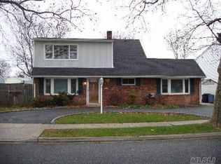 53 Hilltop Rd, Levittown, NY 11756