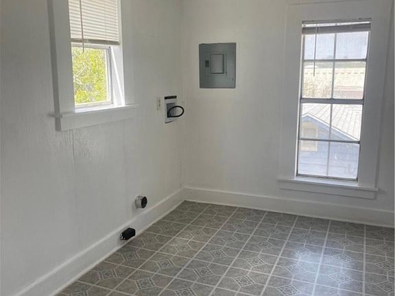 4th image of 138 S Houston St #2