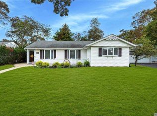 39 Sycamore St, Massapequa, NY 11758