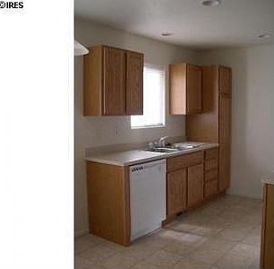 2nd image of 832 E 21st St
