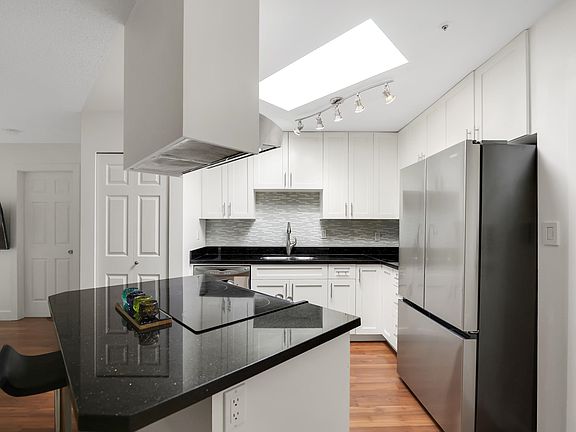 2nd image of 40120 Willow Cres #B310