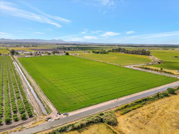 11 Naglee Rd, Tracy, CA 95304