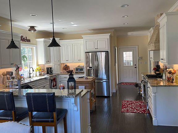 2nd image of 4703 Oak Way