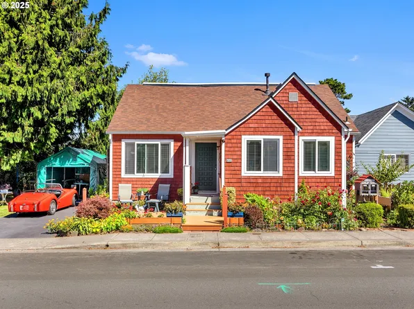 460 12th Ave, Seaside, OR 97138