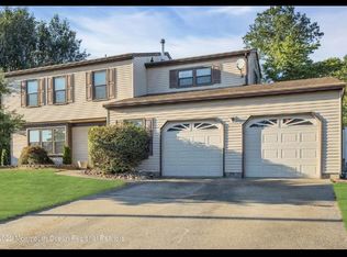 14 Remsen Dr, Howell, NJ 07731