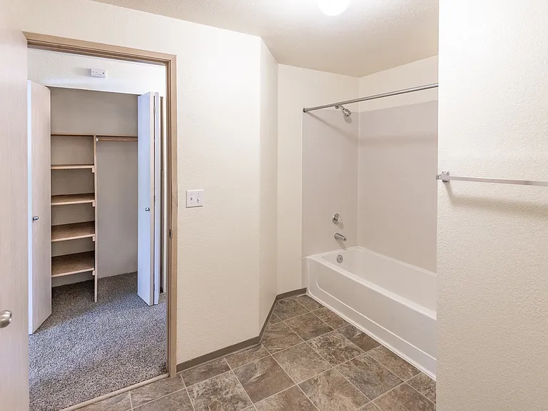 Black Lake Apartments — Photo 24