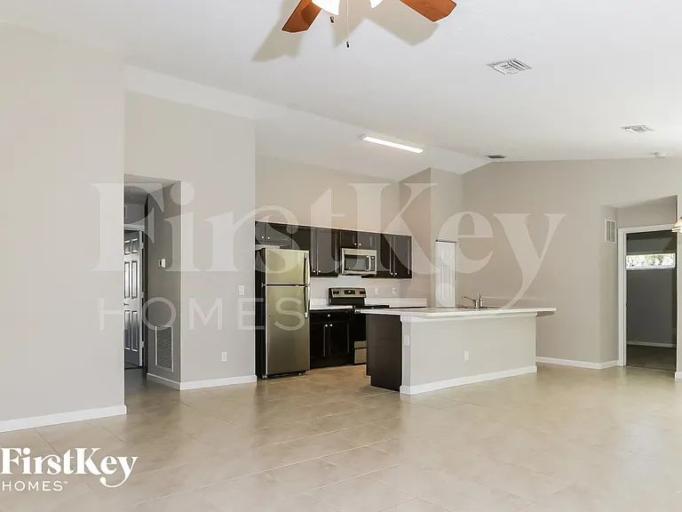 1943 SW Sunglow St — Photo 5