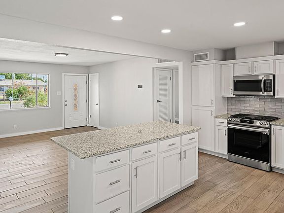 3rd image of 10337 Wilshire Dr