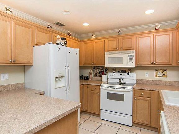 7275 Onyx kitchen