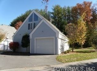 4 Stuart Cir, Asheville, NC 28804