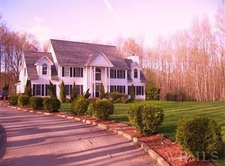 33 Betsy Rd, Mahopac, NY 10541