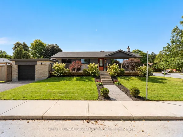 4 Algoma Cres, Hamilton, ON L9C 1S6
