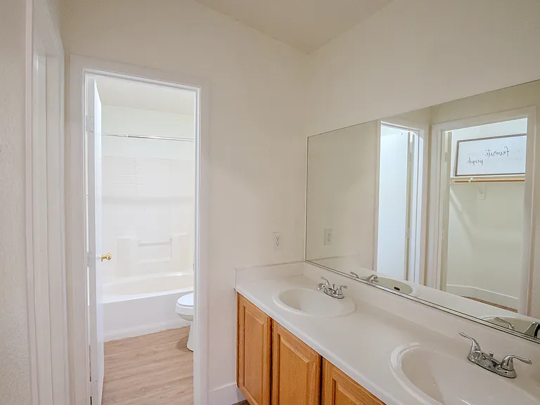 2566 Velez Valley Way — Photo 6