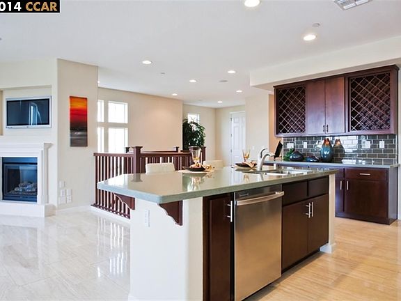 3rd image of 6485 Bayview Dr