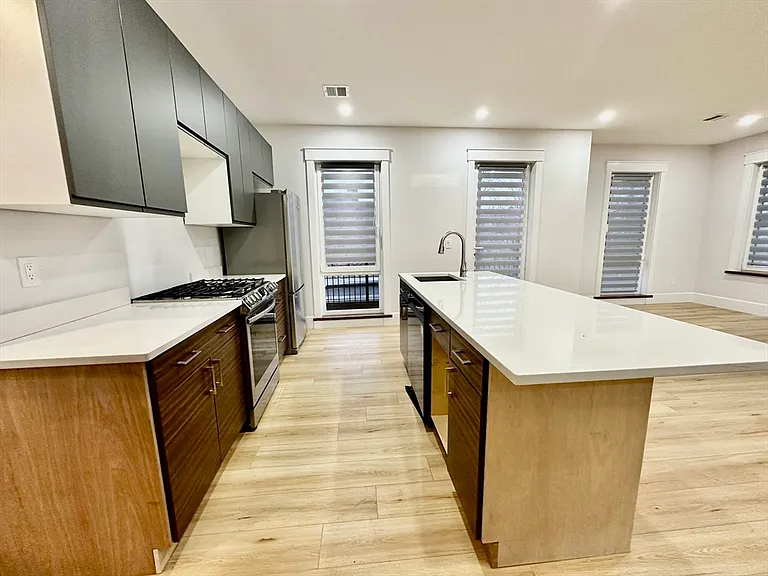 100 Mount Pleasant Ave #4 — Photo 1