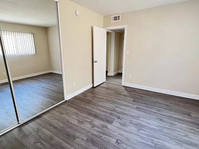 9600 Reseda Blvd — Photo 5