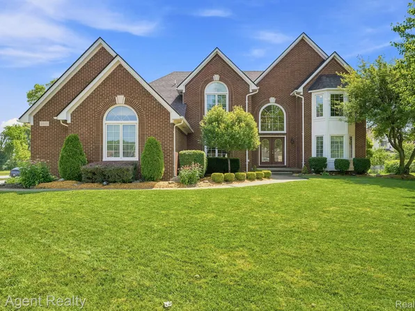 42316 Locklin Dr, Sterling Heights, MI 48314