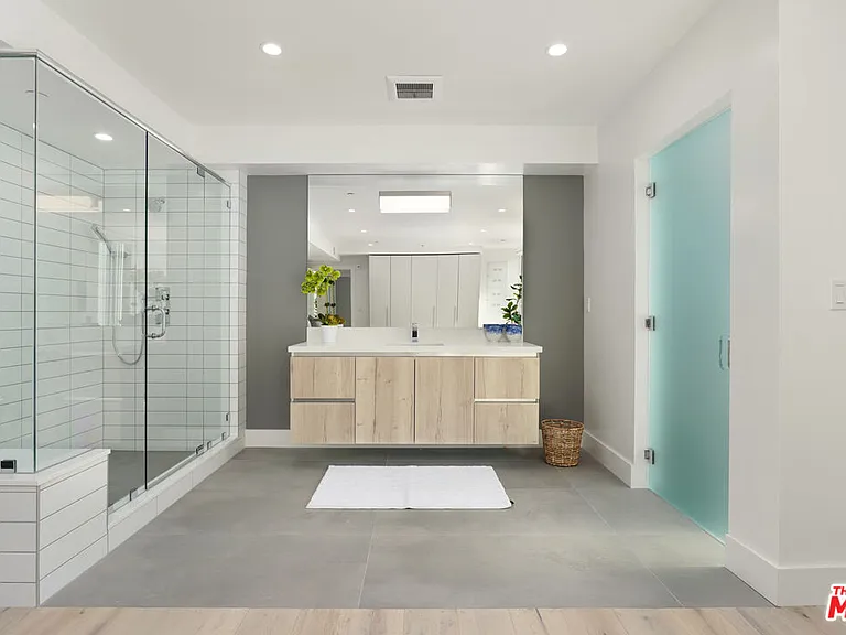8210 Fountain Ave #302 — Photo 11