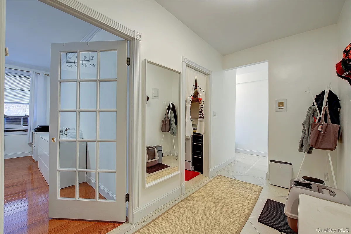 Building Photo - 167-10 Crocheron Ave #3L