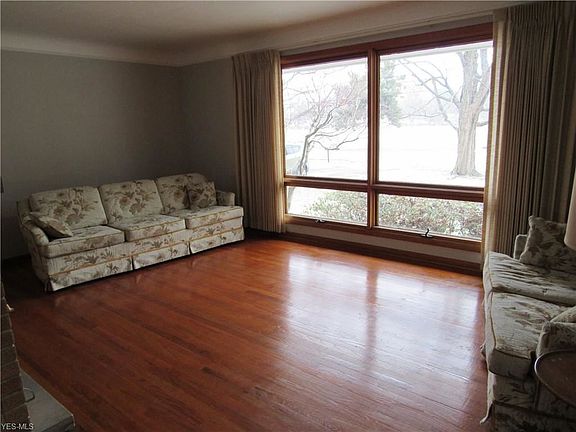 4th image of 5266 W Park Dr