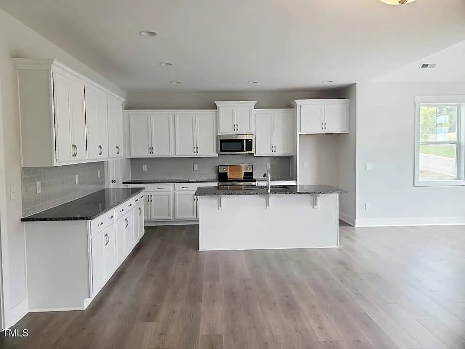 4 bed, 3.5 bath, 2951 sqft, $3,095 — Photo 3