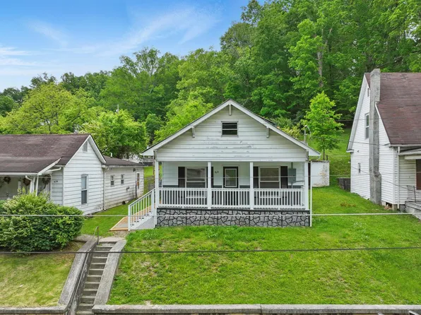 631 Meadow St NE, Coeburn, VA 24230