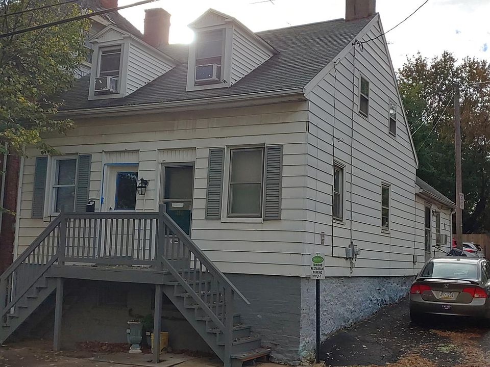 Front of building - 408 North Mulberry street End unit of a two unit apartment building