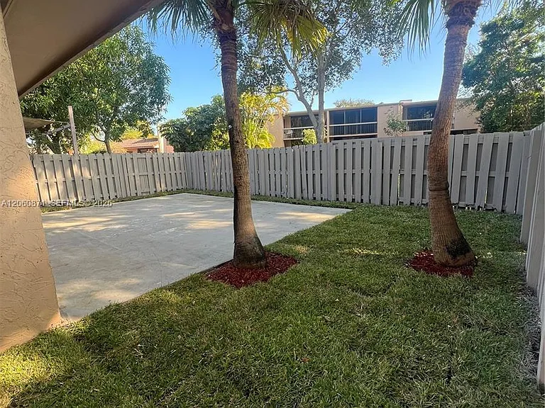 20610 NE 7th Ct — Photo 32