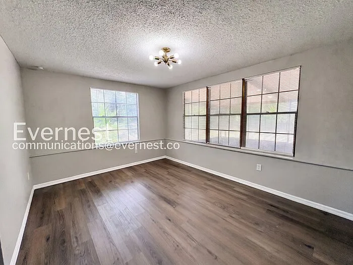 2112 Wolf Rd — Photo 9