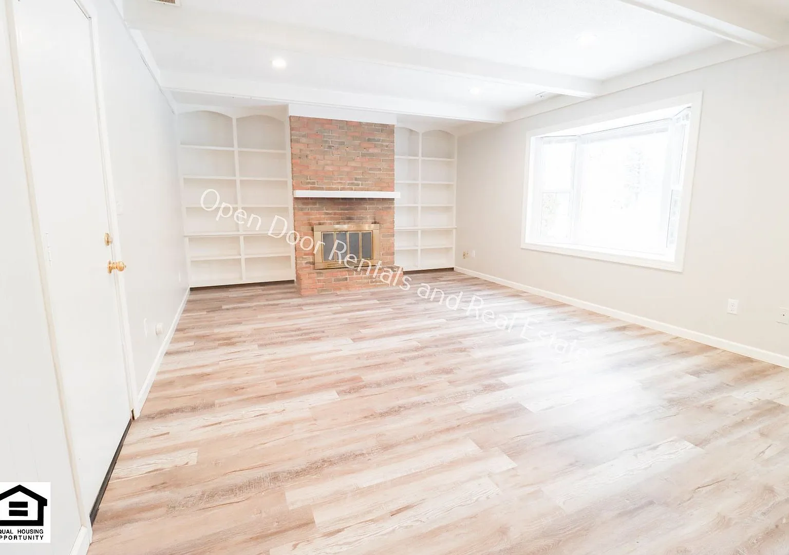 Now available 3 bedroom home — Photo 4