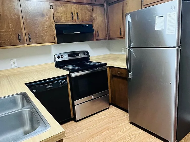 581 Holyoke Ct — Photo 6