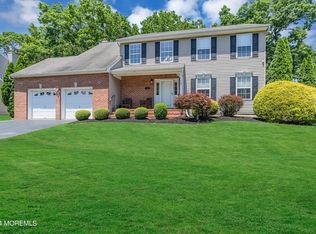 24 Glacier Dr, Howell, NJ 07731