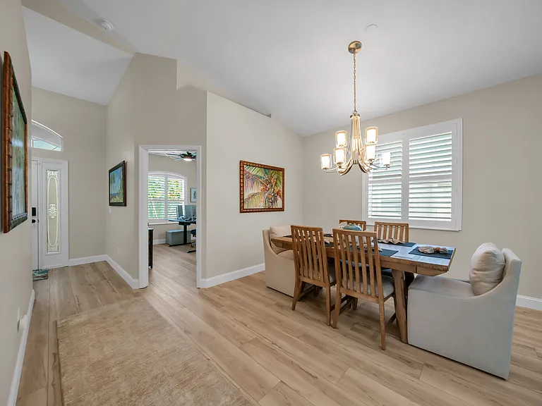 1358 Hedgewood Cir — Photo 12