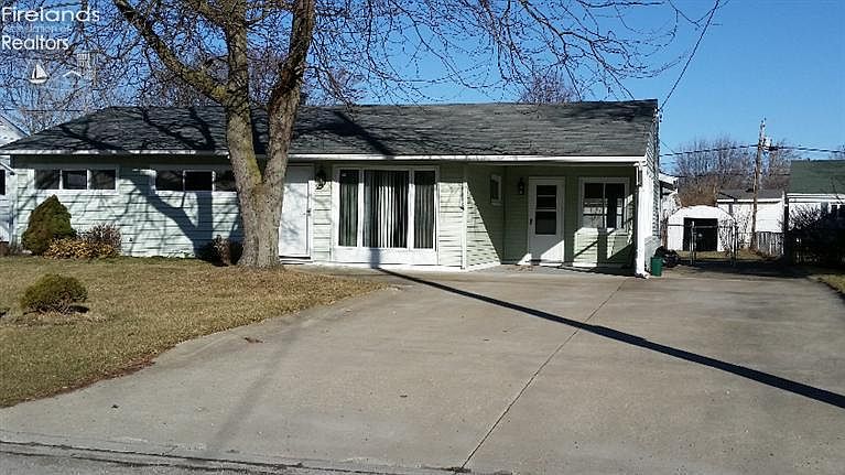 1st image of 407 Gildona Dr