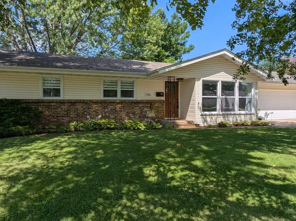 206 S Hannah Ave, Mount Morris, IL 61054