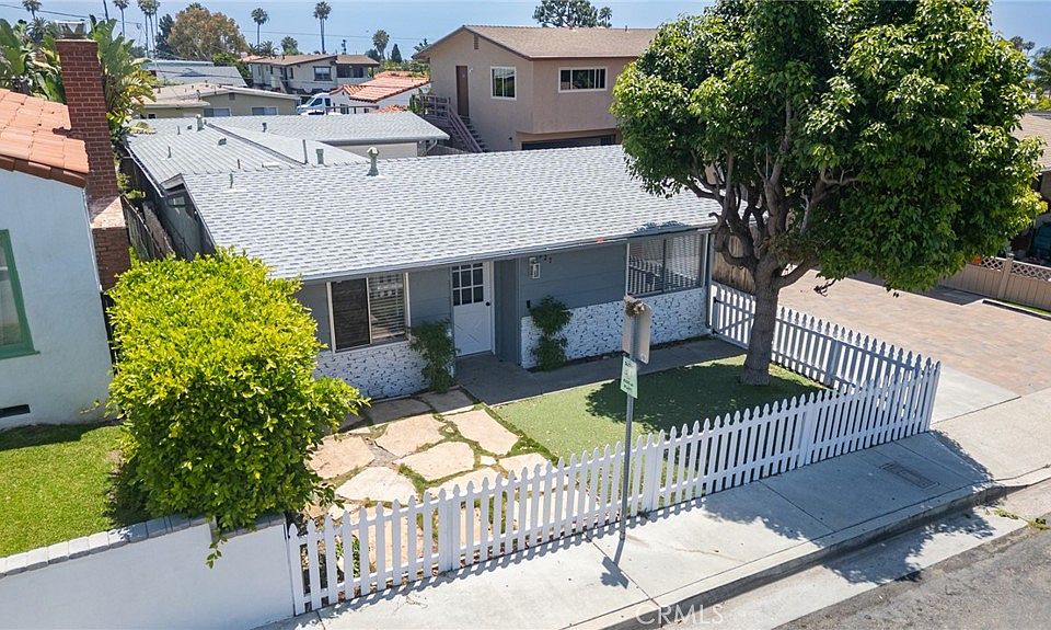 1st image of 227 Avenida Victoria