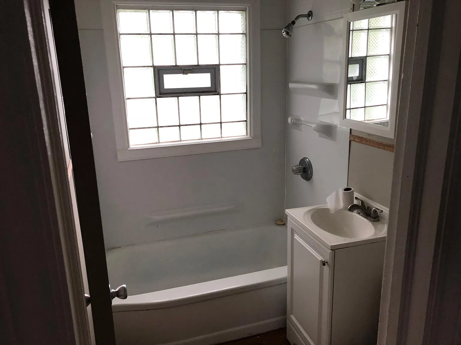 4 bed, 1100 sqft, $1,400 — Photo 3