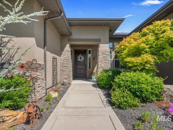 6726 N Fairborn Ave, Meridian, ID 83646