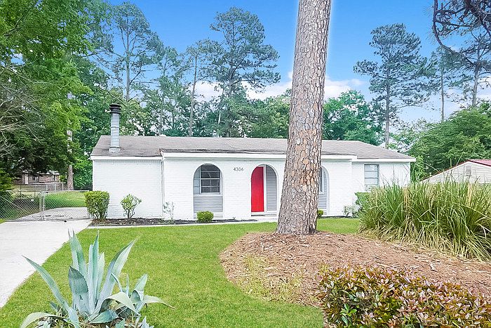 1st image of 4306 Parkwood Dr