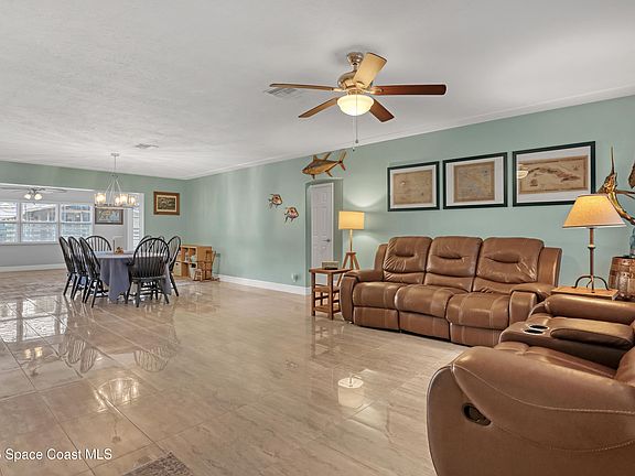 4th image of 2307 Country Club Rd