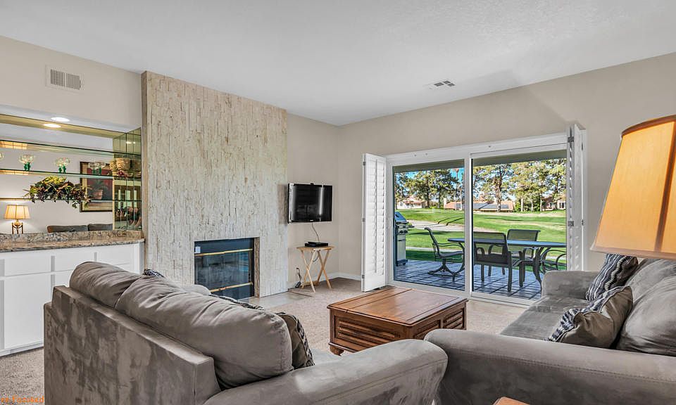 1st image of 657 Vista Lago Cir N