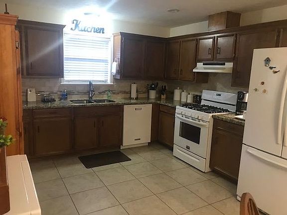 5th image of 1110 Elgin Ave