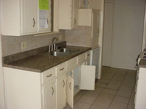 4th image of 2620 N Peniel St