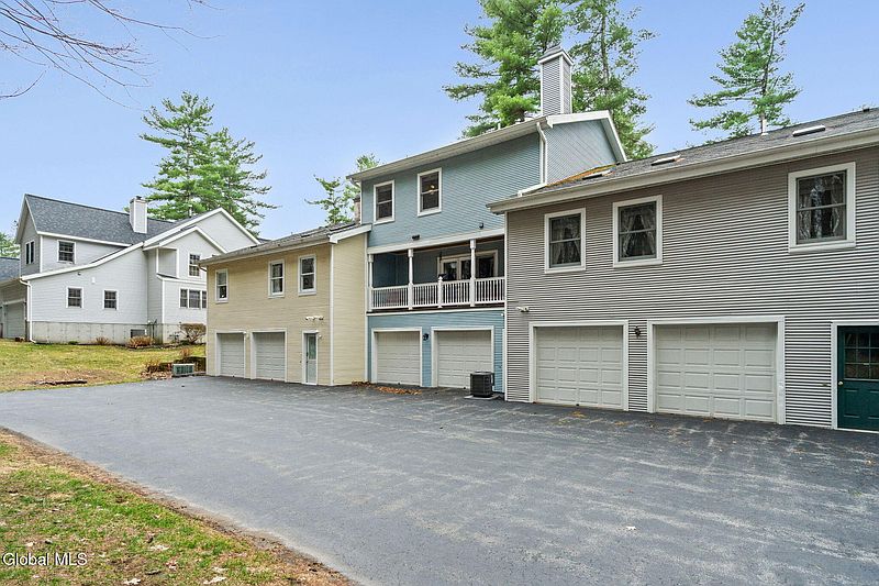 3rd image of 6 Sarazen Street