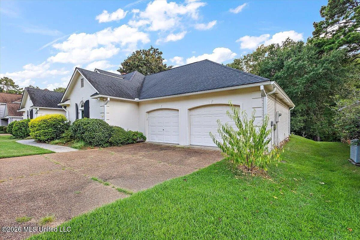 4 bed, 2.0 bath, 2477 sqft, $2,900 — Photo 3